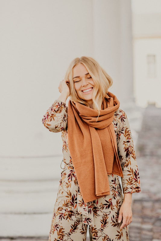 Kaiko - Knitted cashmere scarf, cashew